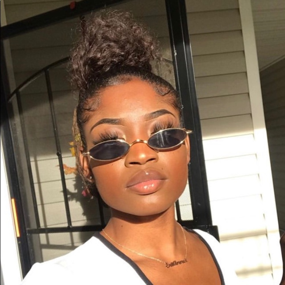 Oval sunglasses with a tint!